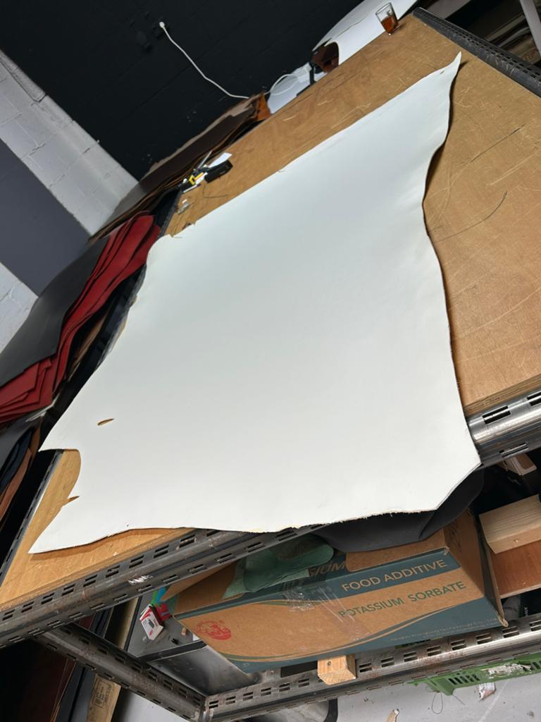 Witte kleur hele tuigleer 3 mm dikte half soepel nr1, Enlèvement ou Envoi, Comme neuf, Blanc