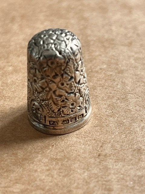 Dé à coudre en argent antique, Collections, Dés à coudre, Enlèvement ou Envoi, Utilisé, Argent
