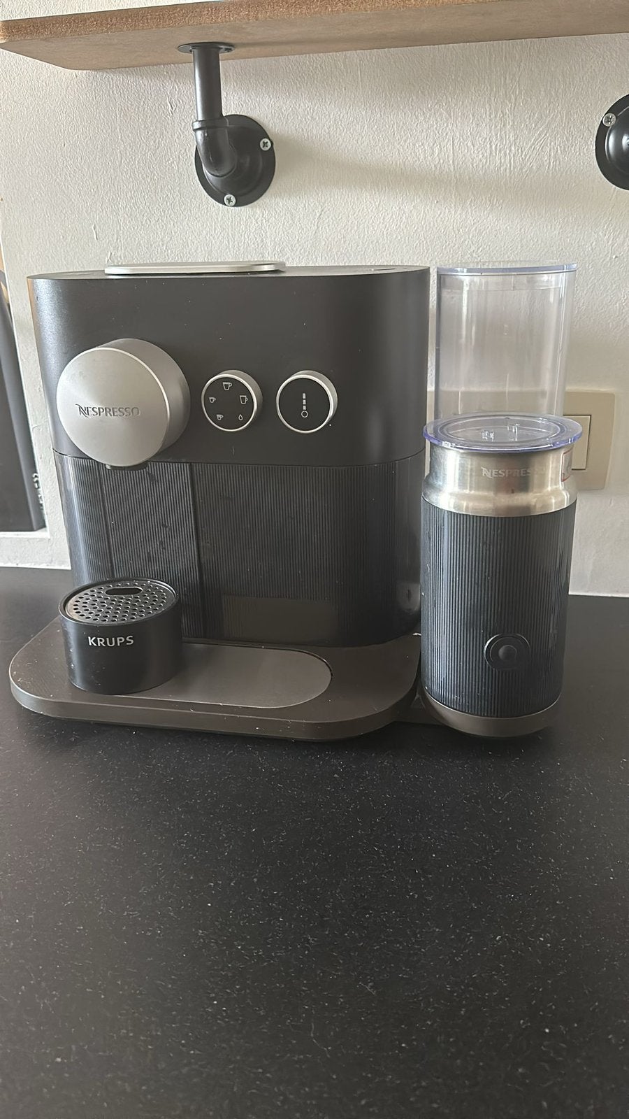 Krups Nespresso Expert & Milk (met melkopschuimer), Elektronische apparatuur, Ophalen, Zo goed als nieuw, Krups, Nespresso