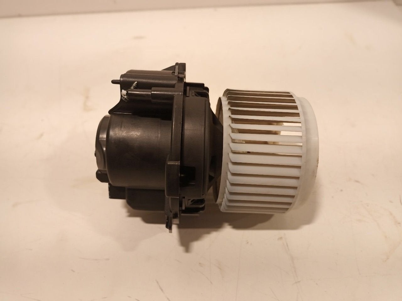 Kachel ventilator motor Dacia Sandero, Dacia, Onderdelen@venauto.nl, Van der Ven Autorecycling B.V., Gebruikt
