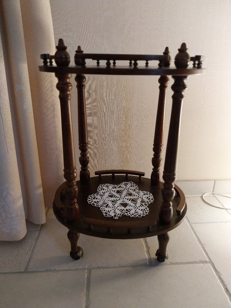 Klassiek houten etagère / bijzettafeltje op wieltjes, Huis en Inrichting, Tafels | Bijzettafels, Ophalen, Minder dan 55 cm, Gebruikt