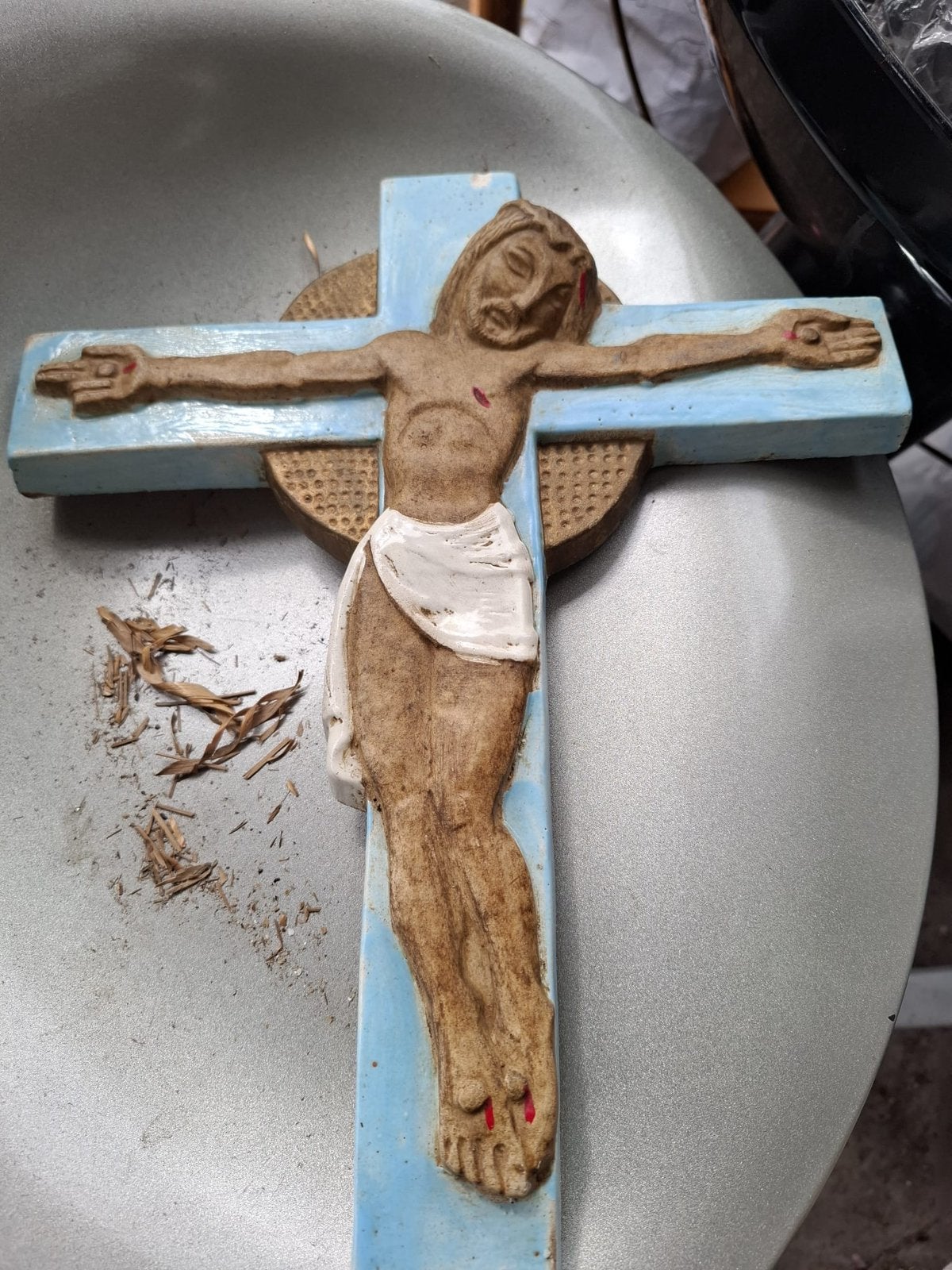 Crucifix mural, Enlèvement ou Envoi