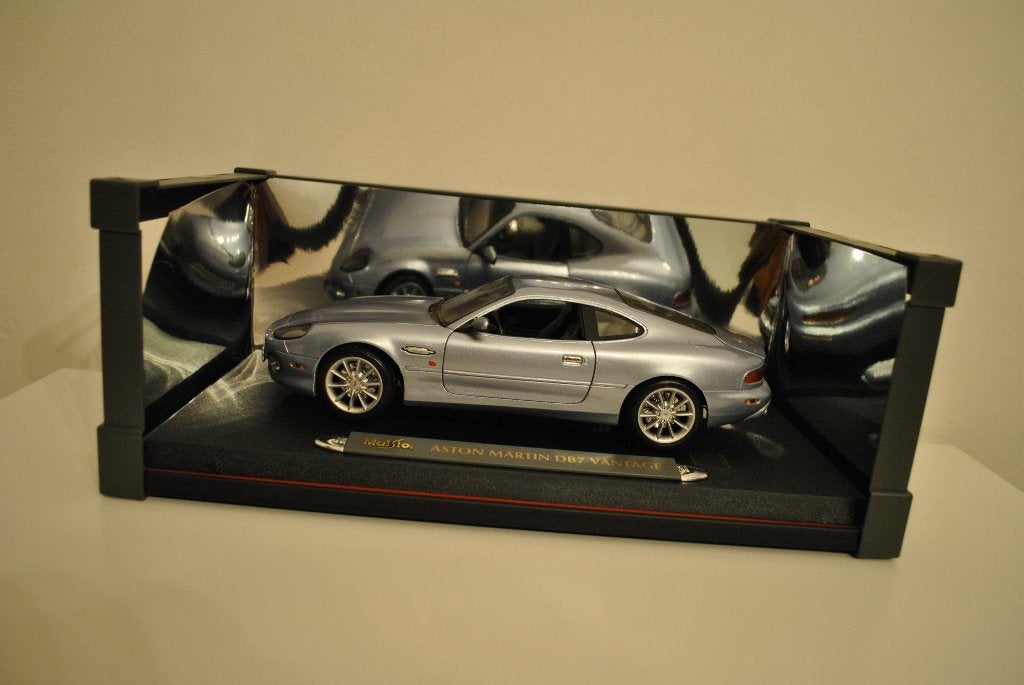 Aston Martin DB7 Vantage 1/18, Enlèvement ou Envoi, Comme neuf, Voiture, Maisto