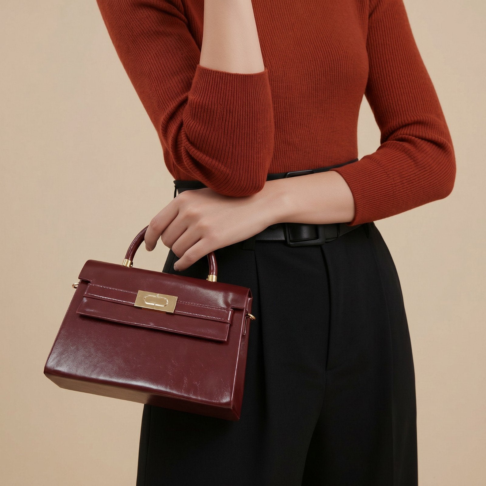 handtas van rood gladleer (box calf) met gouden details, Handtassen en Accessoires, Tassen | Damestassen, Ophalen of Verzenden