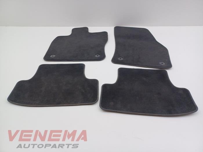 Kit tapis d'un Volkswagen T-Roc, Volkswagen, -, 3 mois de garantie, Utilisé