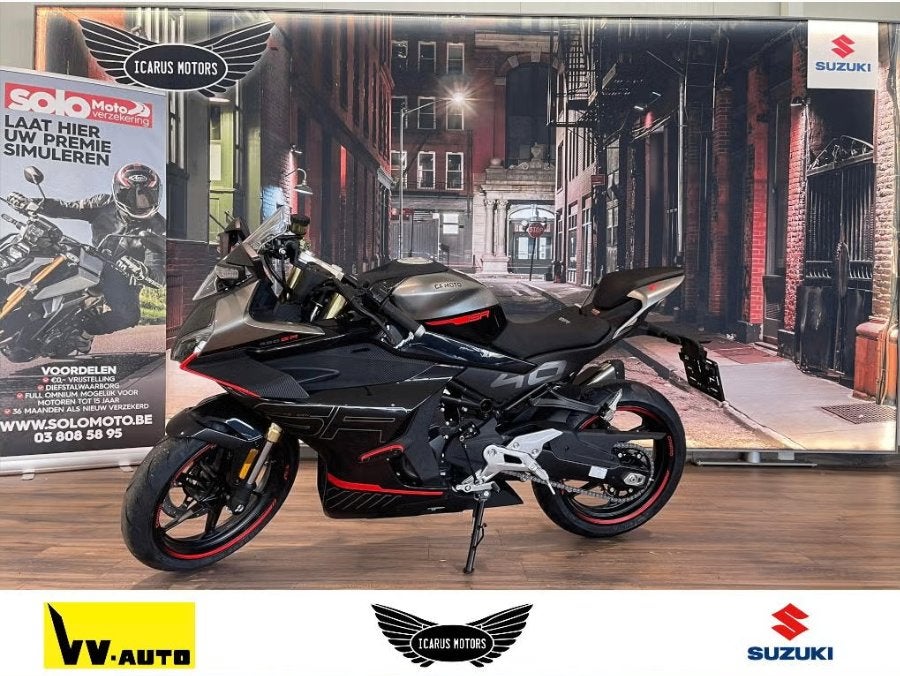 CFMOTO 450SR WIT EN ZWART 2025, Motos, Entreprise, 2 cylindres, ABS, Permis Moto A2 minimum