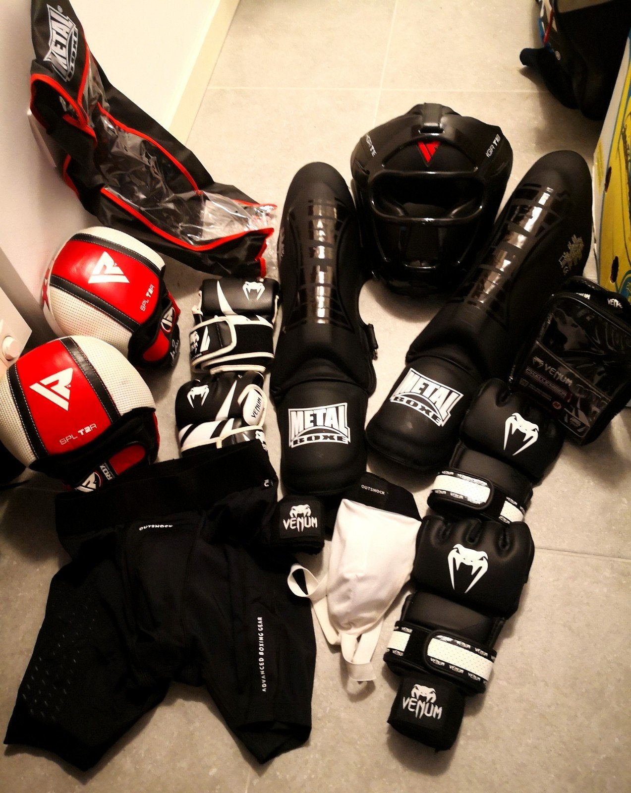 Complet neuf- Sport self défense, box, arts-martiaux..., Taille L, Enlèvement, Comme neuf