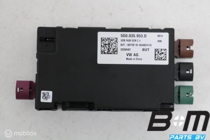 USB hub met spanningsomvormer VW Arteon 5G0035953D, Auto diversen, Autoradio's, Gebruikt