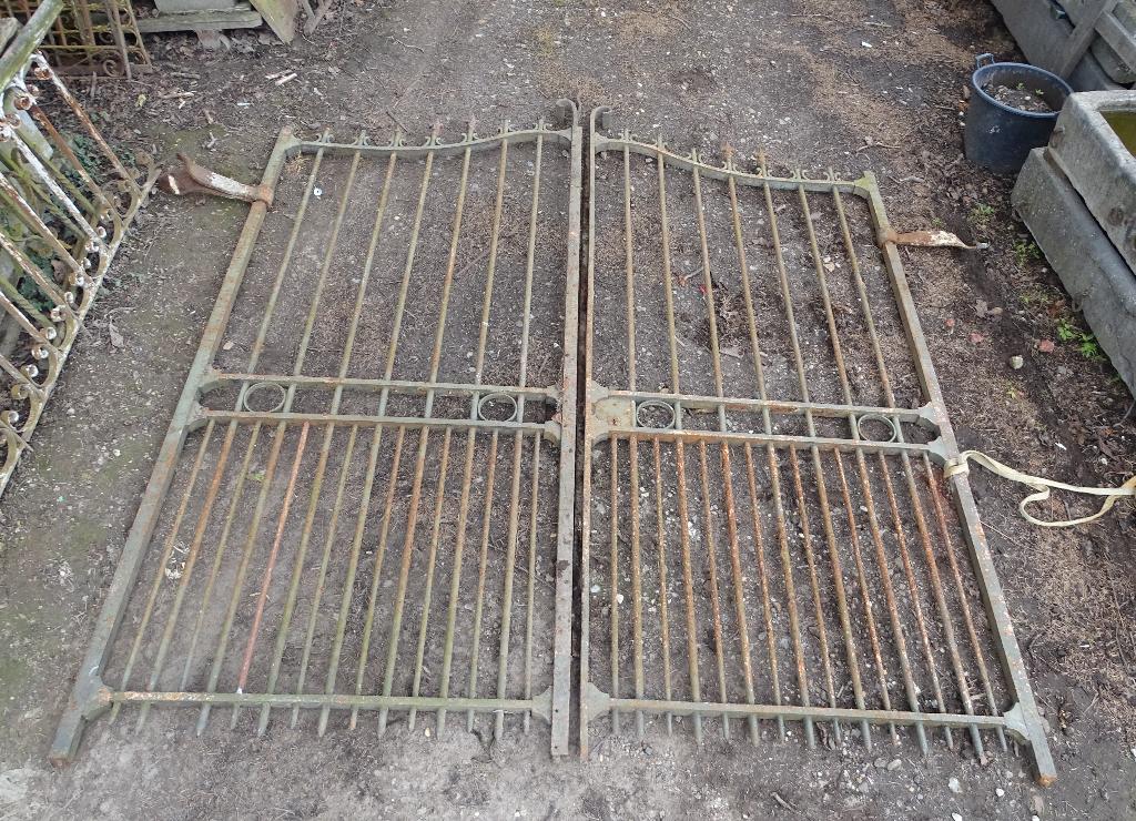 antieke vol ijzeren poort uit frankrijk, Ophalen