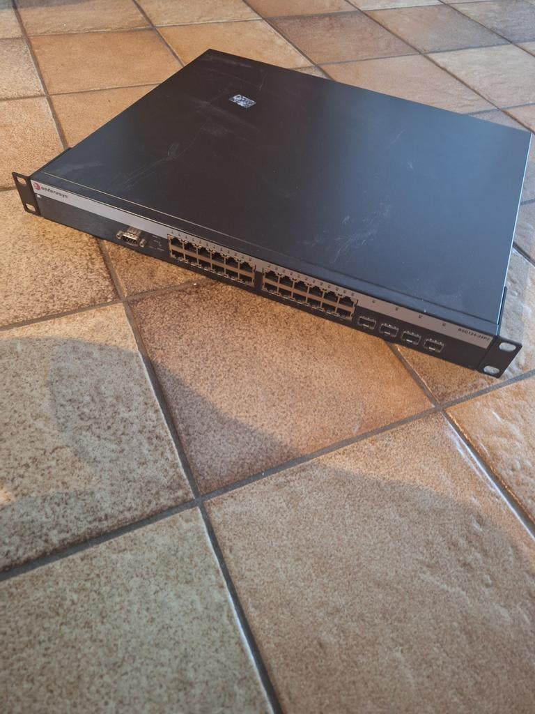 Switch voor serverkast met glasvezel connectie, Ophalen