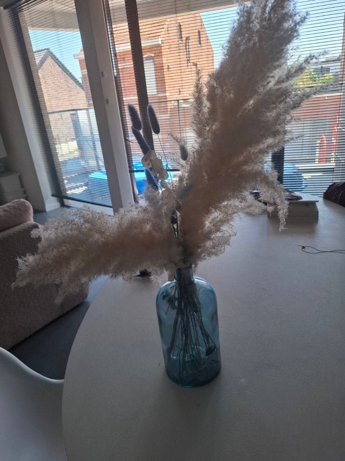 Vaas met droogbloemen (blauw), Ophalen