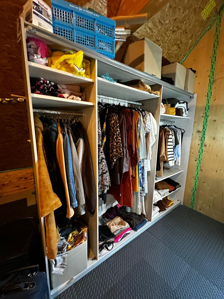 Houten kledingkast 235x252x59, Huis en Inrichting, Kasten | Kleerkasten, Ophalen, Met deur(en), 200 cm of meer, Zo goed als nieuw