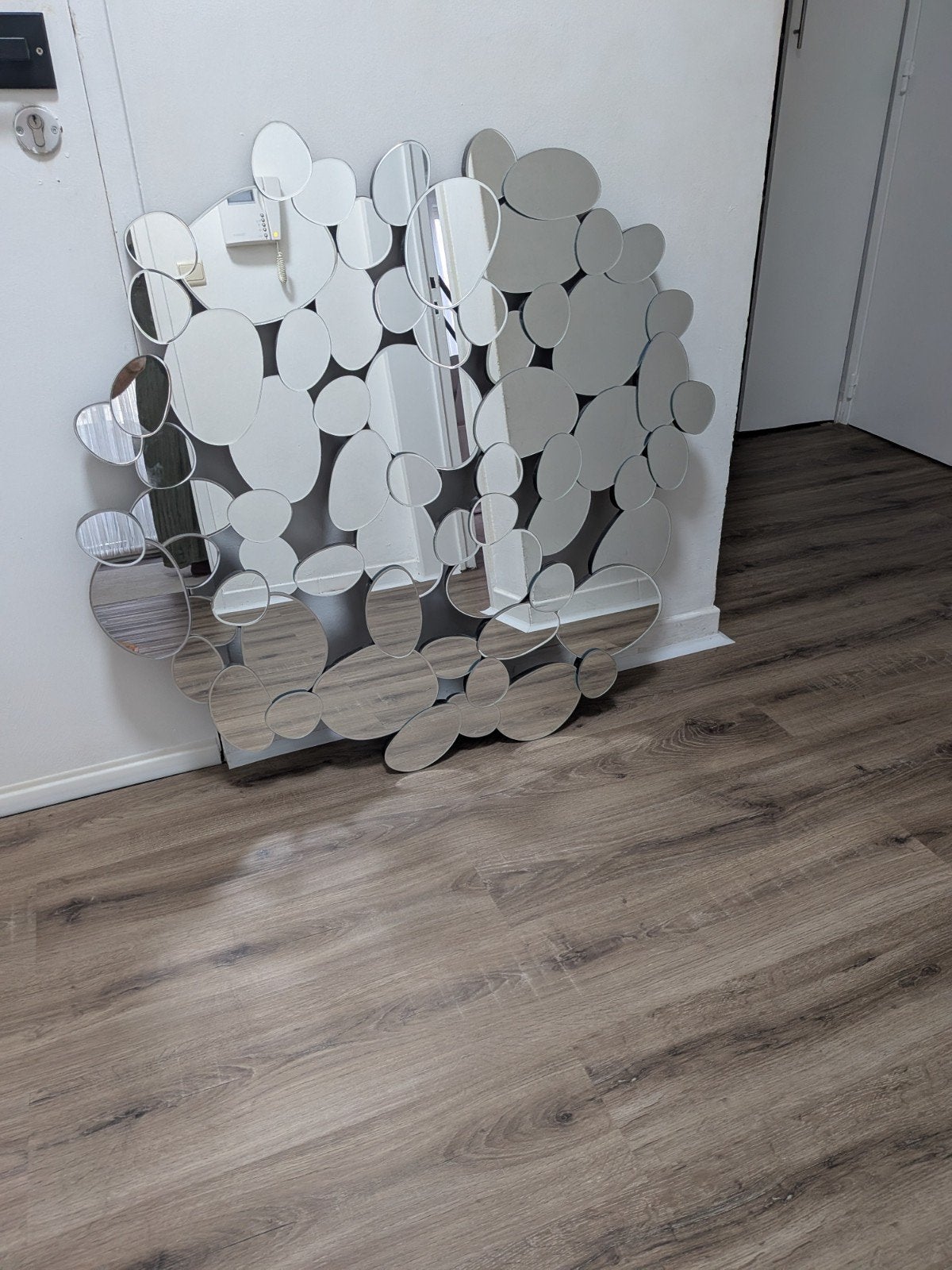 moderne spiegel, Enlèvement