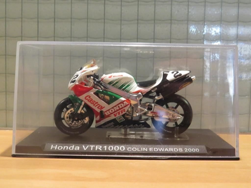 Colin Edwards Honda VTR1000 Castrol 2000 1:24, Hobby & Loisirs créatifs, Enlèvement ou Envoi, Neuf, Moteur, Autres marques