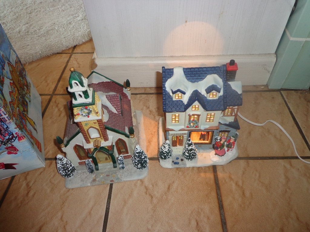 2 oude Dickensville kersthuisjes, Diversen, Kerst, Ophalen, Gebruikt