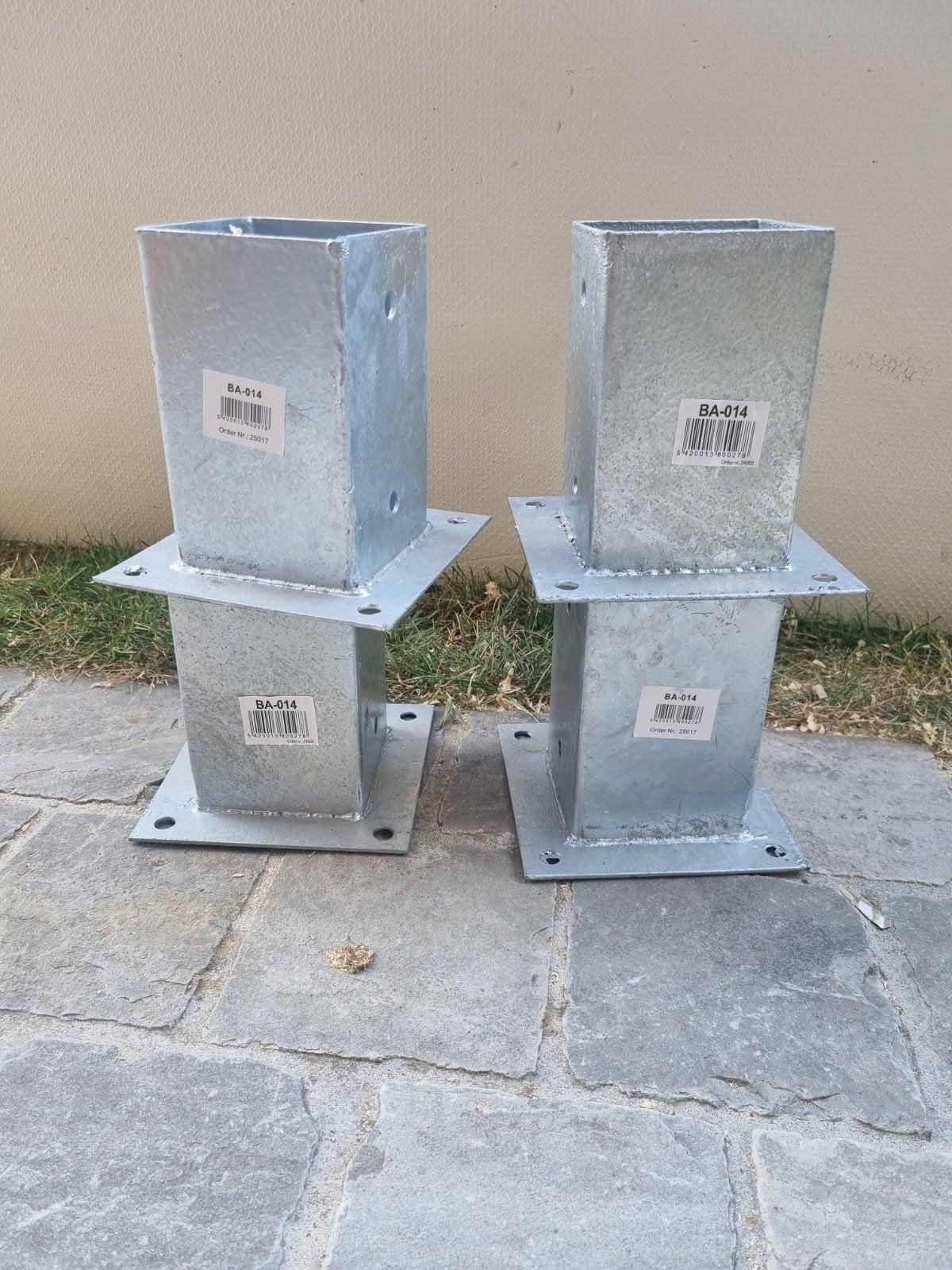 4 paalhouders 9x9 nieuw, Ophalen, Nieuw