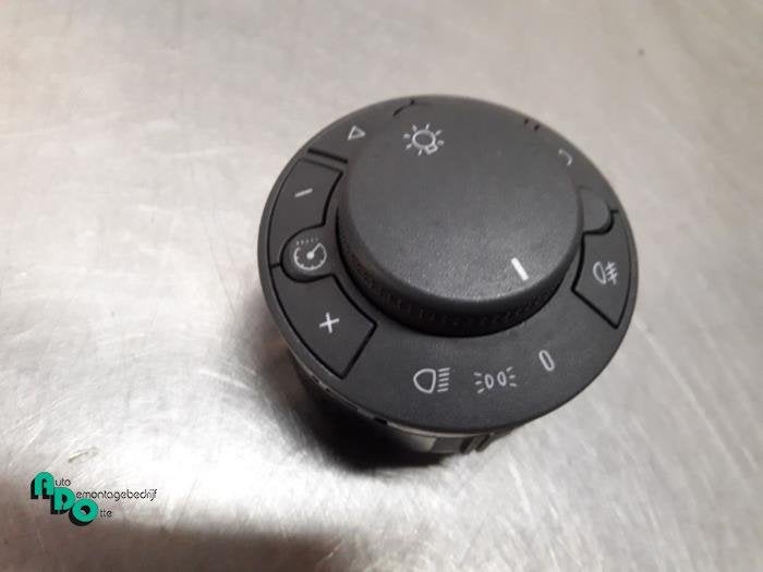 Commutateur lumière d'un Opel Corsa (Corsa D 07-), -, Opel, 3 mois de garantie, Utilisé