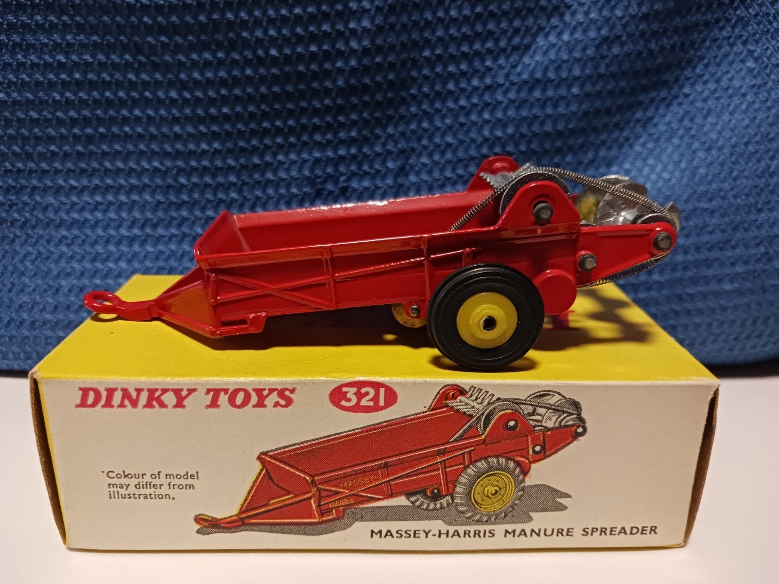 DINKY TOYS. Massey-Harris Manure spreader, Hobby & Loisirs créatifs, Voitures miniatures | 1:43, Enlèvement ou Envoi, Dinky Toys