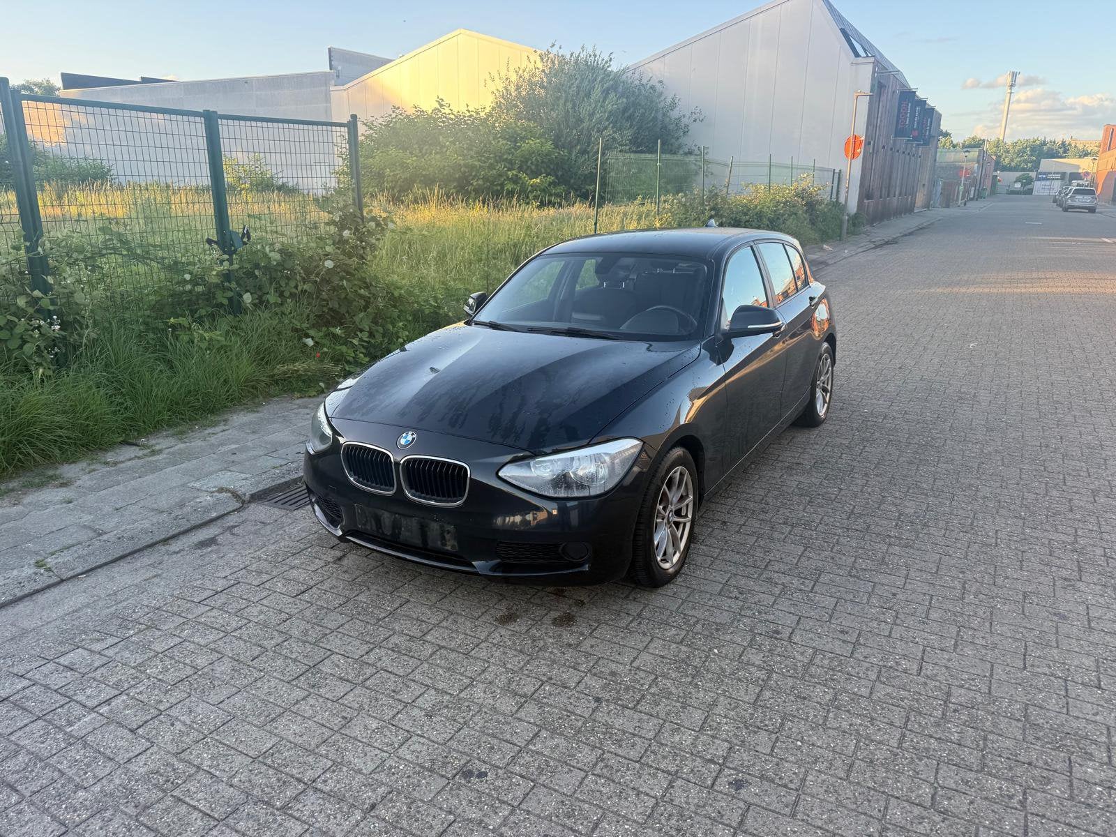 BMW 116d Airco Parkeersensoren Navi Bluetoot, Auto's, BMW, Euro 5, Zwart, Zwart, 5 deurs