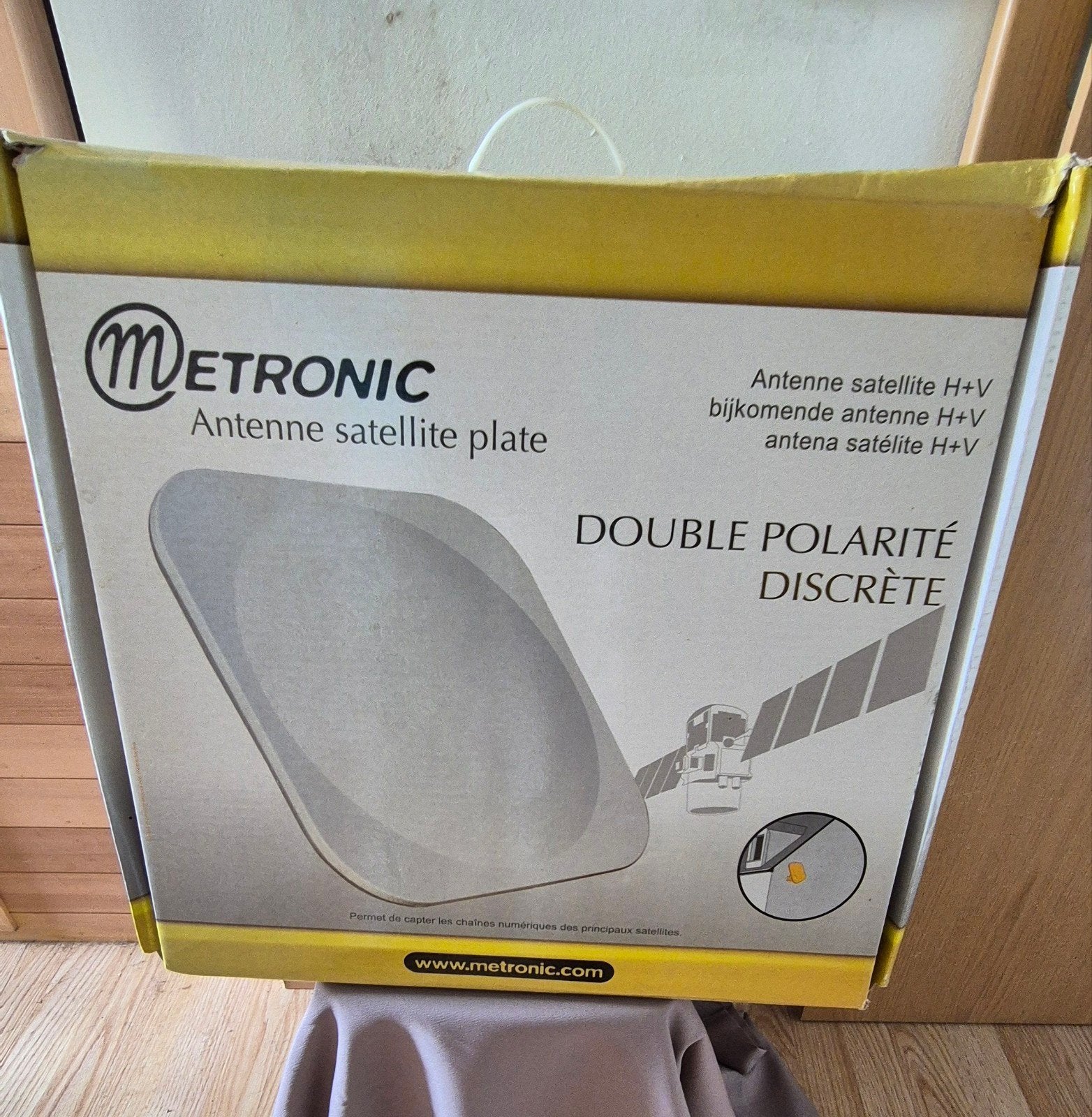 Antenne Metronic plate et discrète - NEUVE, TV, Hi-fi & Vidéo, Enlèvement ou Envoi, Neuf, Antenne (parabolique), Autres marques