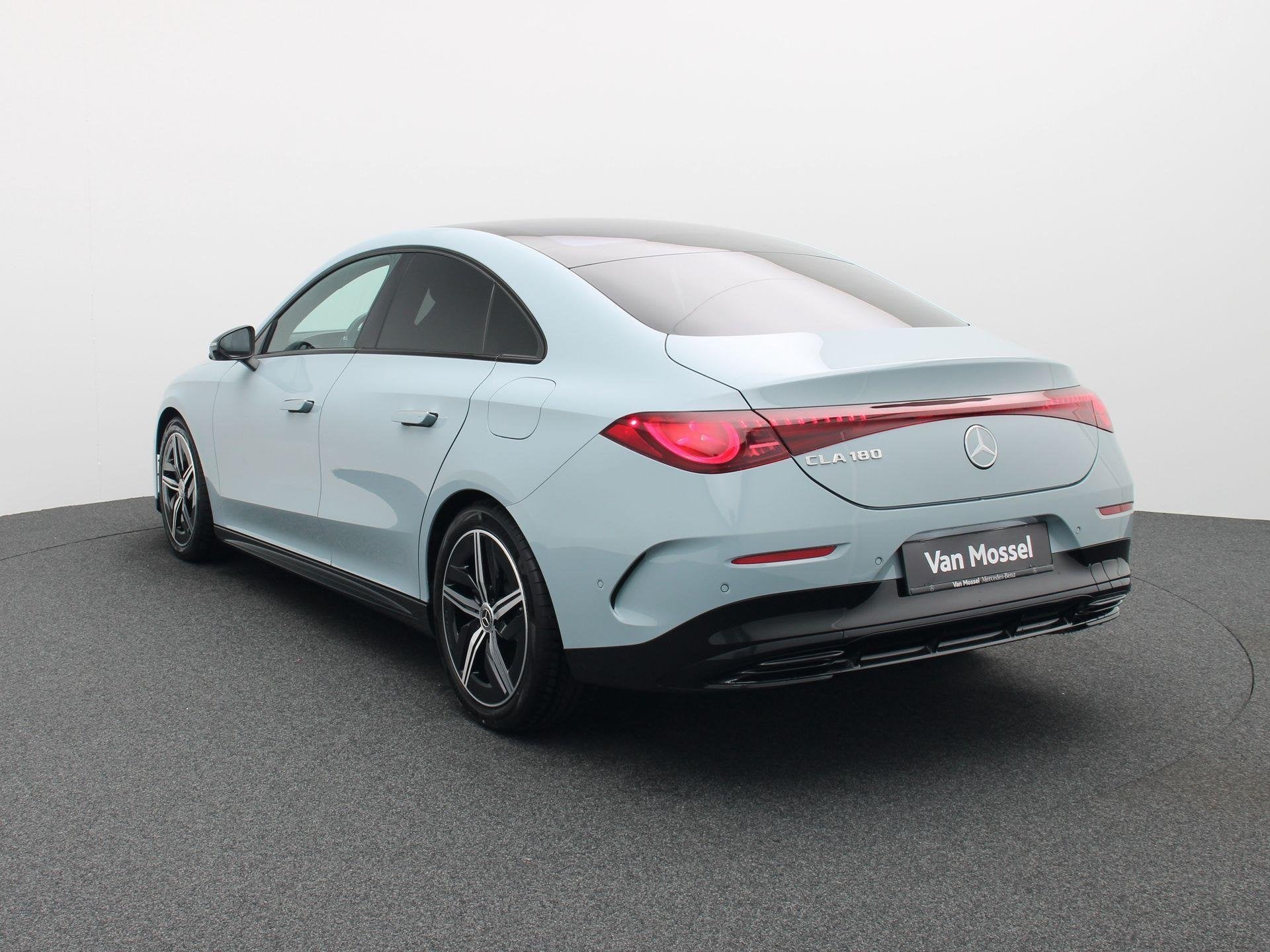 Mercedes-Benz CLA 180 AMG Line + PANO DAK + CARPLAY +, Auto's, Stof, Gebruikt, 4 cilinders, 136 pk