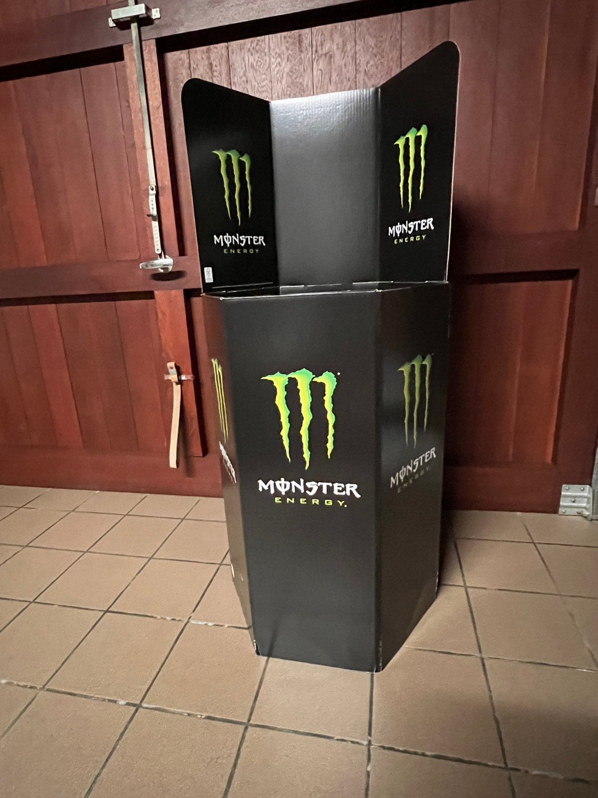 Monster energy staander, Enlèvement ou Envoi, Comme neuf