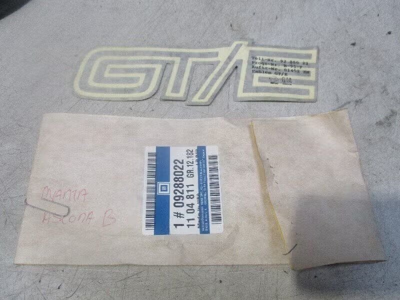 EMBLEEM Opel Manta B (58 / 59) (01-1975/08-1988) (9288022), Bahnhofsplatz 65423 Rüsselsheim am Main, DE, Enlèvement ou Envoi, Opel