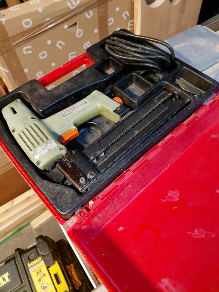 Cloueur électrique, Enlèvement