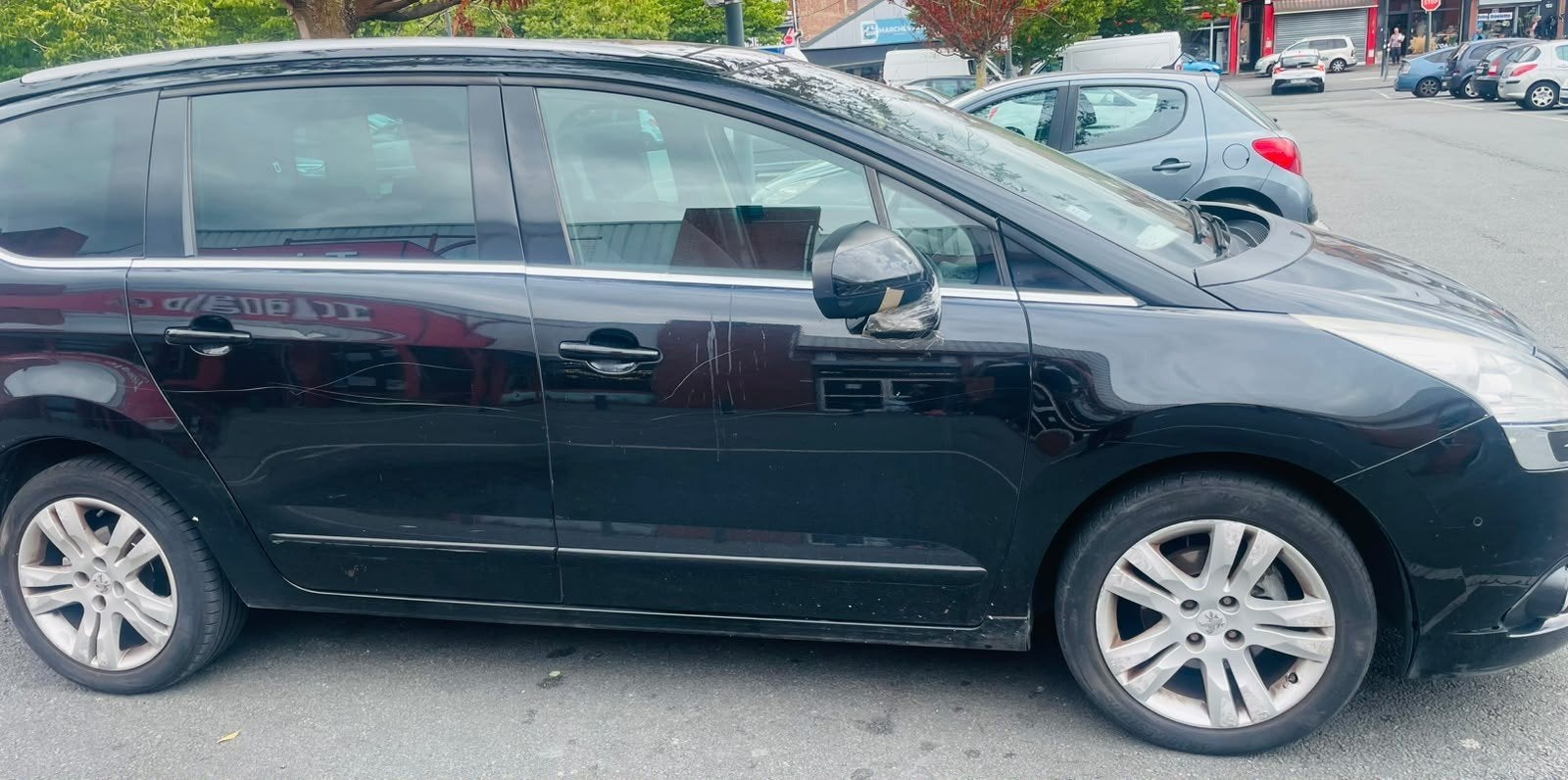 Peugeot 5008 automatique, 4 portes, 7 places, Noir, Automatique