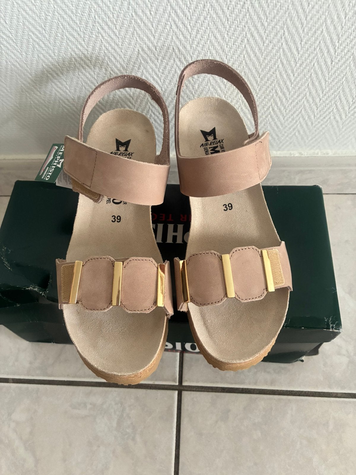 Nieuwe !! Mephisto sandalen 39, Vêtements | Femmes, Chaussures, Neuf, Enlèvement ou Envoi, Beige, Sandales et Mûles