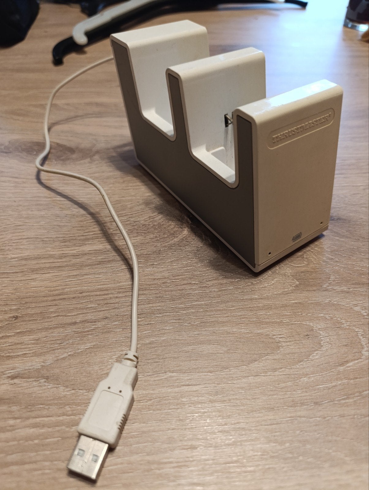 a vendre box pour recharger les manettes d'une Wii, Enlèvement