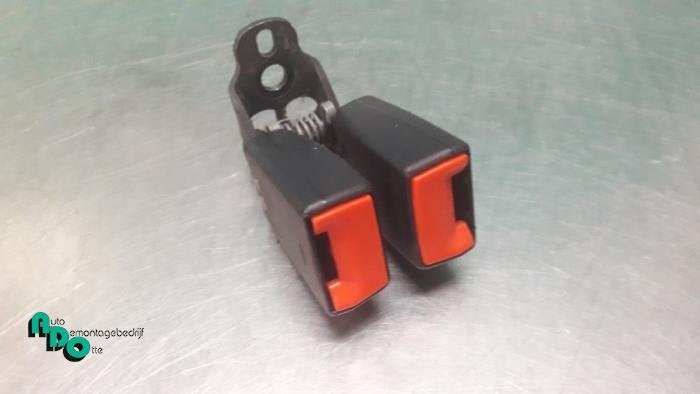 Insertion ceinture de sécurité arrière droite d'un Ford F, -, 3 mois de garantie, -, -