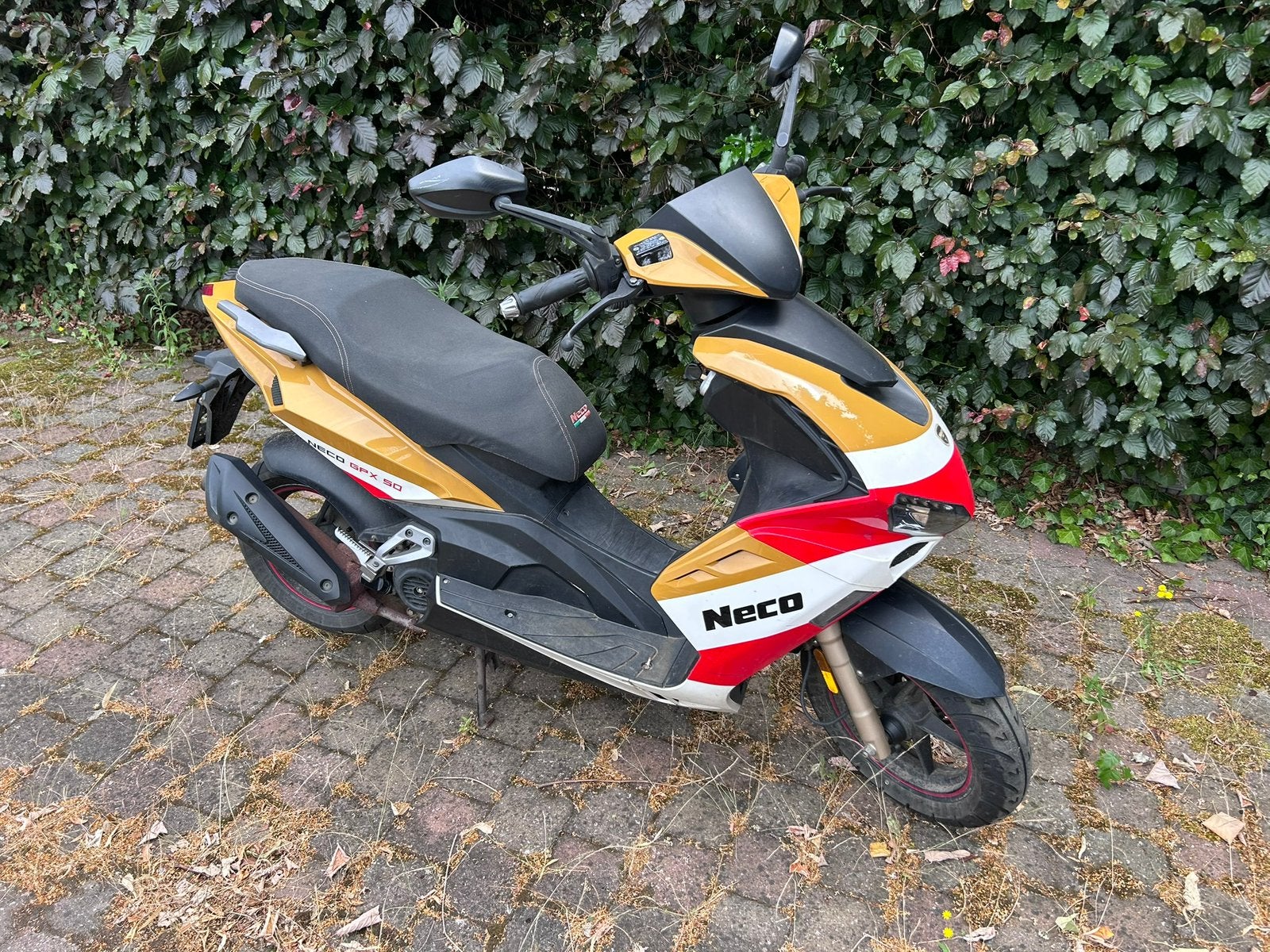 Neko scooter in goede staat. Pas onderhoud gehad., Fietsen en Brommers, Brommers | Overige merken, Ophalen, Zo goed als nieuw