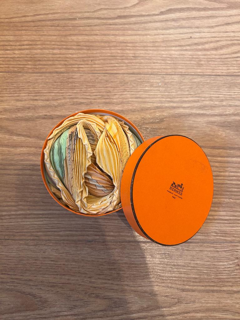 Foulard hermes plissé, Hermes, Enlèvement ou Envoi, Neuf, Écharpe