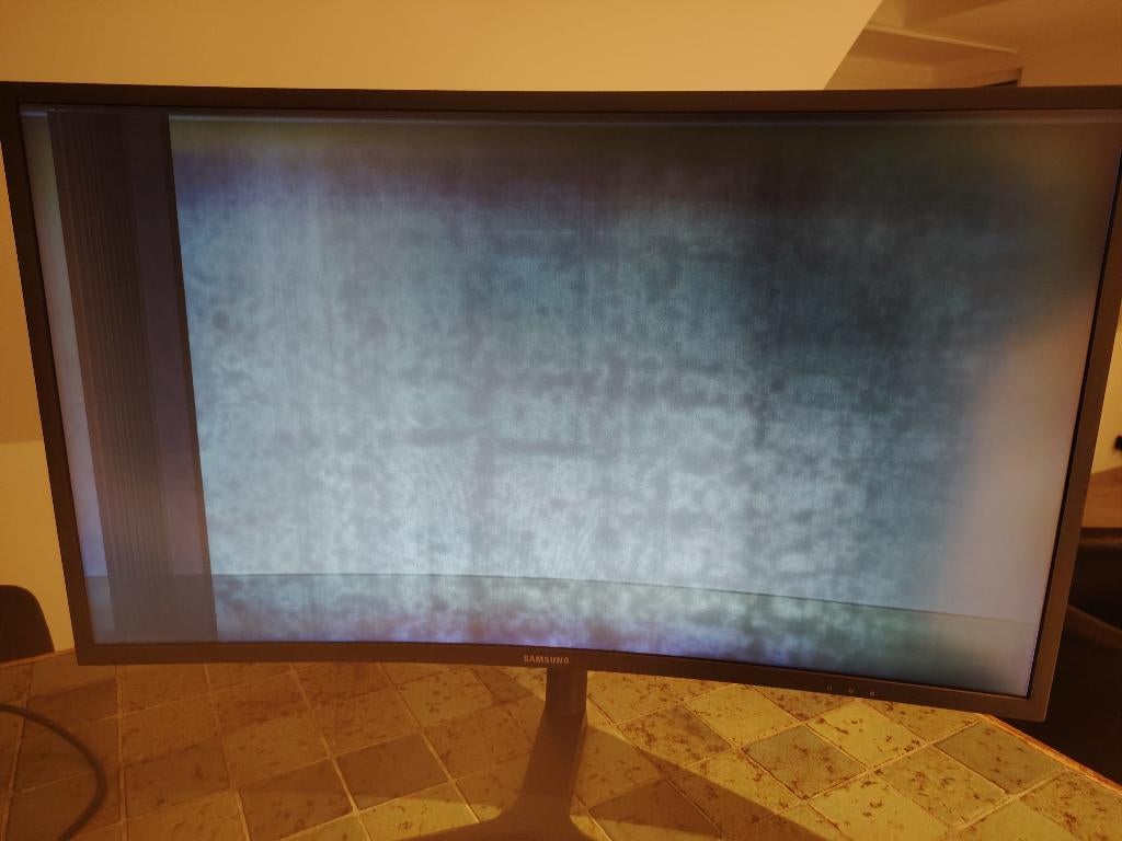 À VENDRE – Écran gaming Samsung C32HG70 32" QLED incurvé, Gebruikt, 101 t/m 150 Hz, VA, HDMI