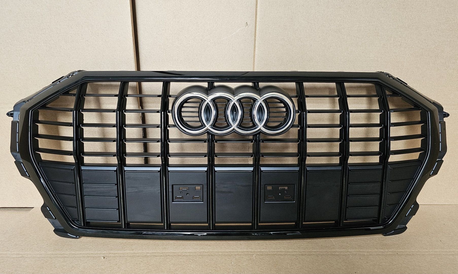 Grill Audi Q3 F3 83A S-line Origineel Grille 83A853651E, -, Origine de la pièce connue, Utilisé, -