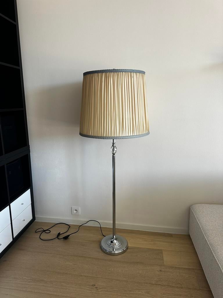 Vintage staande lamp – 150 cm – stijlvolle eyecatcher, Huis en Inrichting, Lampen | Vloerlampen, Ophalen, Zo goed als nieuw