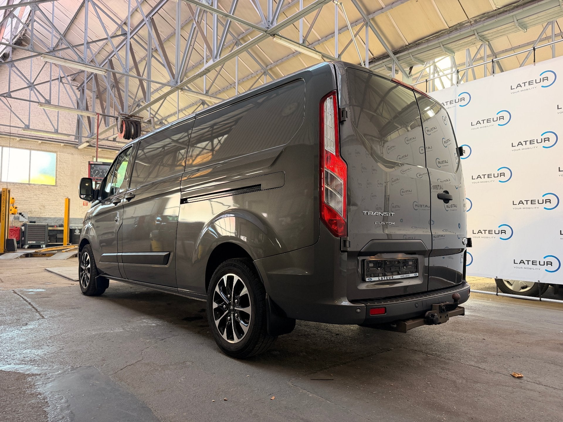 Ford Transit Custom 320L Gesloten bestelwagen L2 Trend A6 2., Automaat, Stof, Euro 6, Overige kleuren