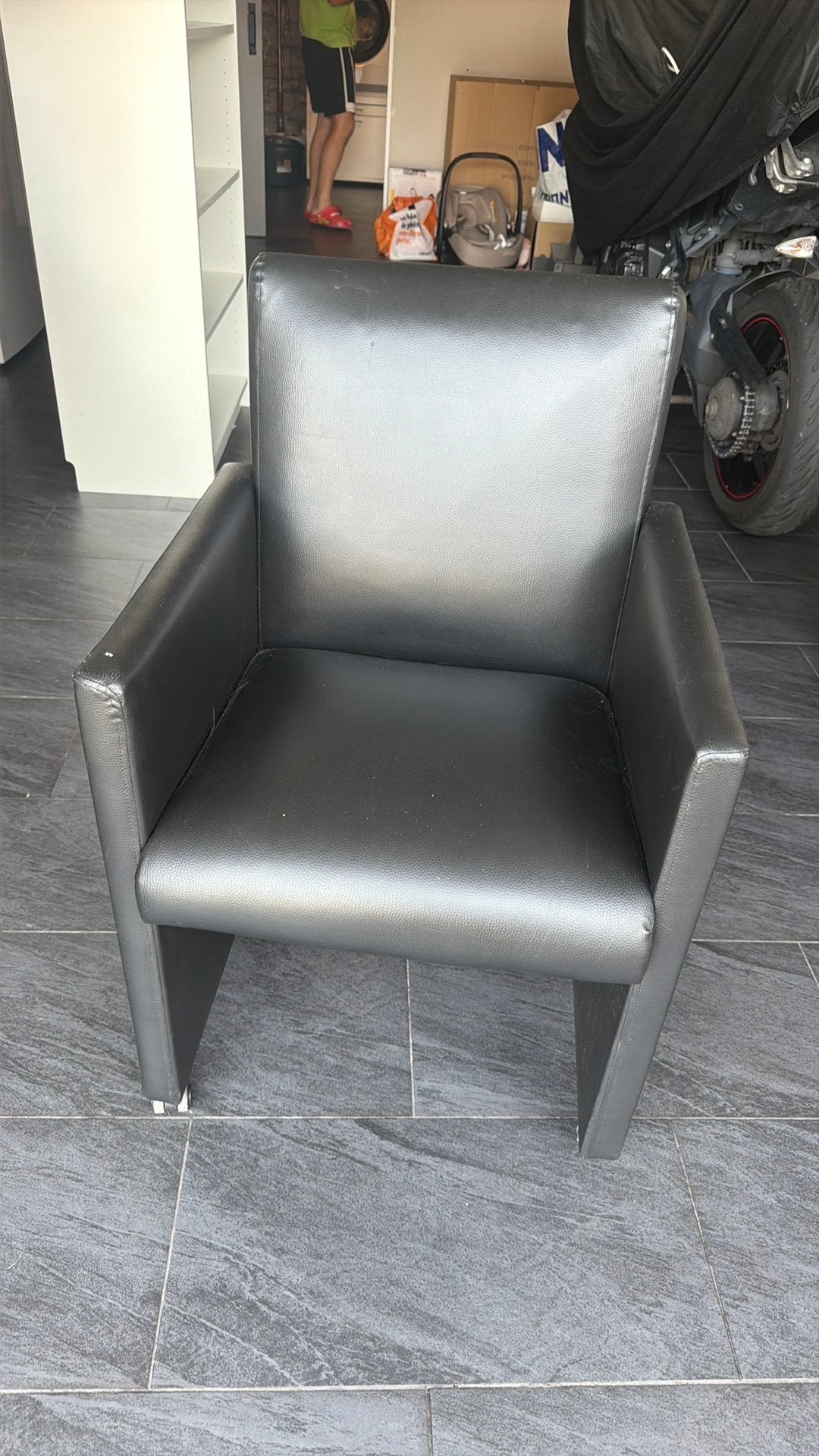 6 chaises noires à roulettes, Enlèvement, Comme neuf