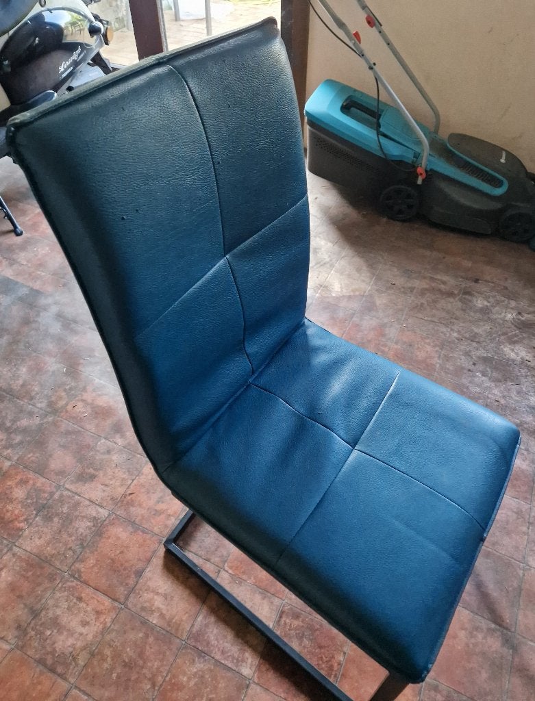 4 stoelen, Huis en Inrichting, Stoelen, Gebruikt, Vier, Leer, Metaal, Overige materialen, Blauw, Ophalen