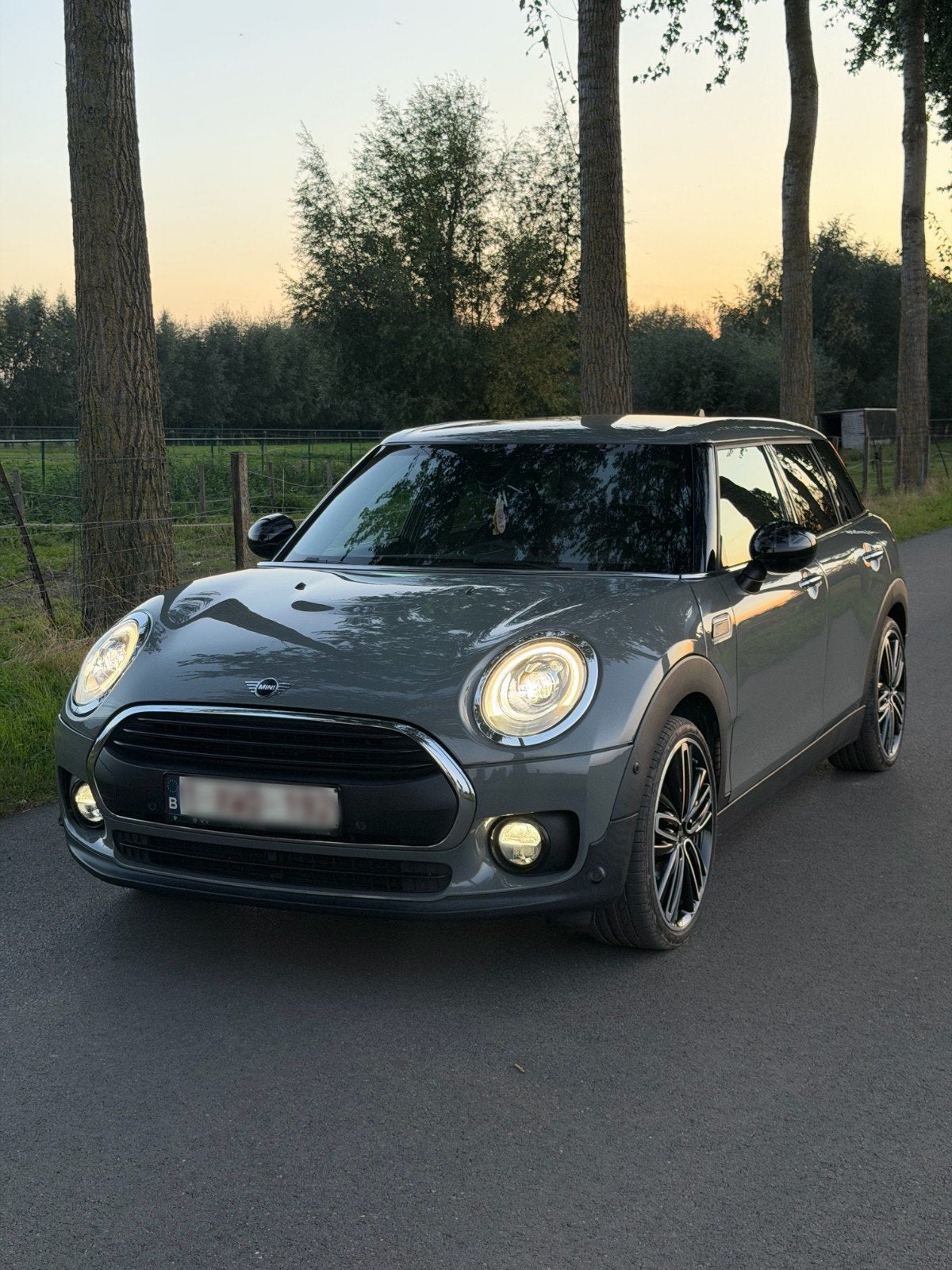 très belle Mini One Clubman, Autos, 6 portes, Boîte manuelle, Noir, Particulier