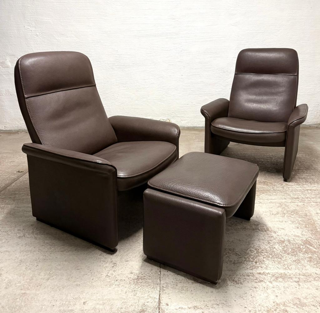 2 x Fauteuils + pouf De Sede DS50 — cuir marron foncé, 75 à 100 cm, De Sede Artifort Roche Bobois Montis rolf benz, Comme neuf
