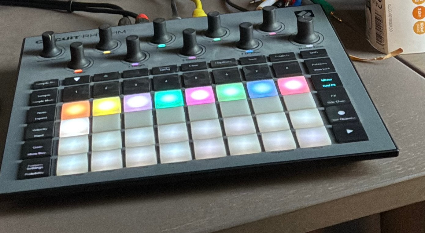 novation circuit rhythm, Musique & Instruments, Enlèvement, Comme neuf