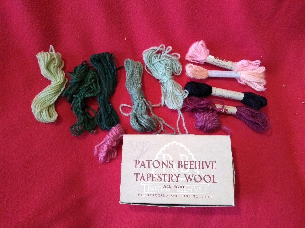 patons beehive tapestry wool restjes wol naaien knutselen, Hobby & Loisirs créatifs, Tricot & Crochet, Enlèvement ou Envoi, Comme neuf
