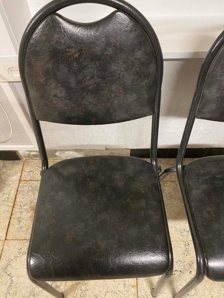 4 stuks degelijke keukenstoelen aan spotprijsje., Huis en Inrichting, Stoelen, Ophalen, Gebruikt, Zwart, Vier