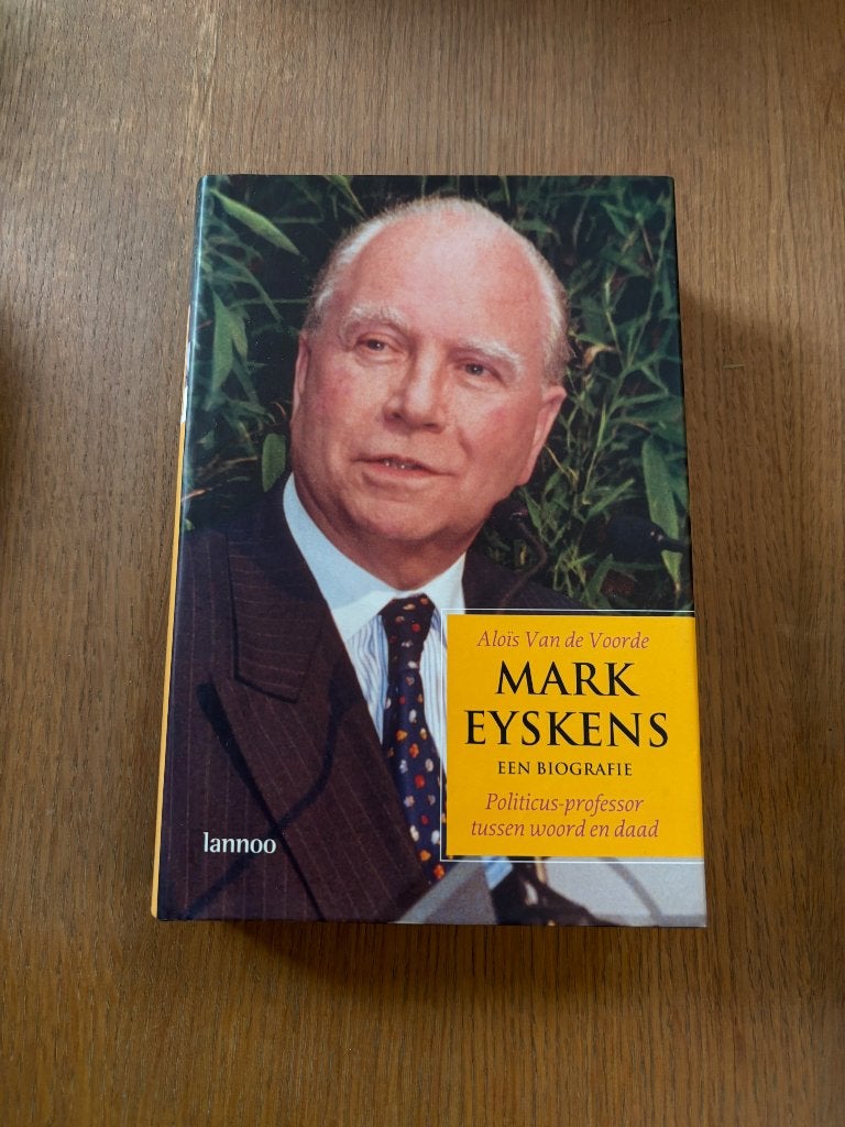 Mark Eyskens Biografie, Enlèvement ou Envoi, Comme neuf, Politique