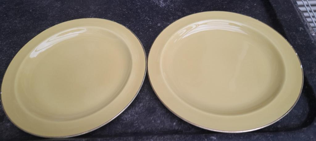 2 gele platte borden van boch, Ophalen of Verzenden