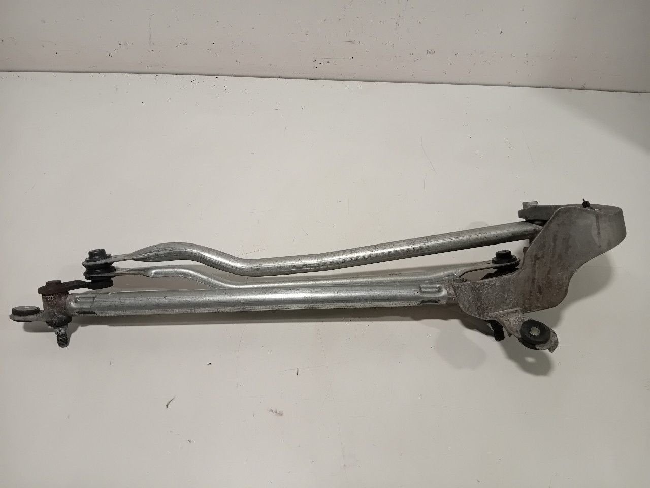 Ruitenwisser mechaniek voor Tesla Model S, Onderdelen@venauto.nl, Van der Ven Autorecycling B.V., Gebruikt, Ettenseweg 76, 4706 PB Roosendaal, The Netherlands
