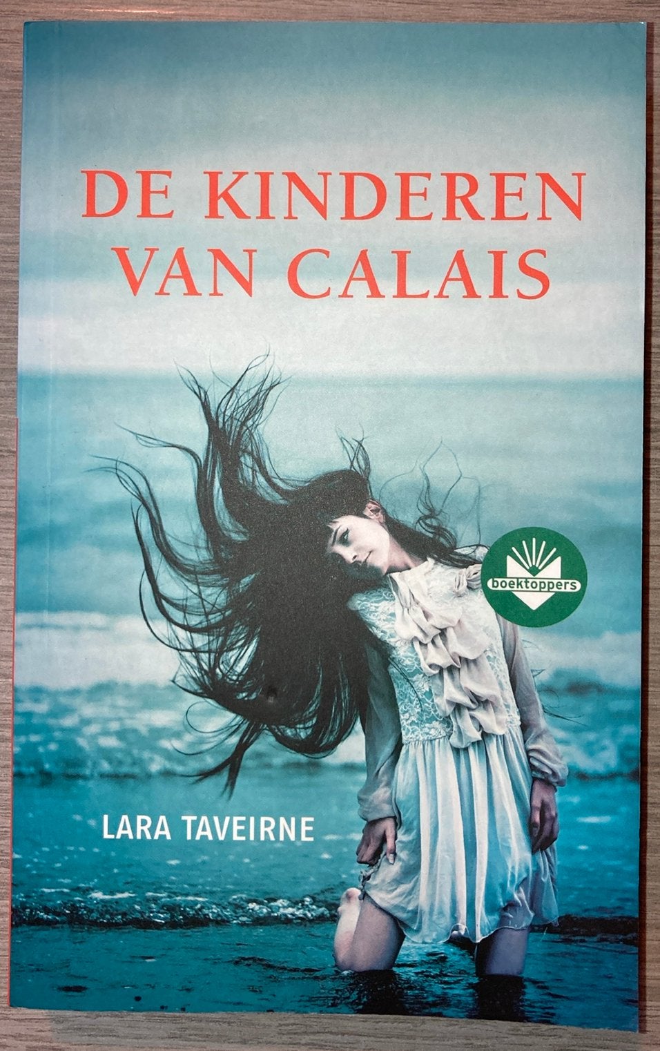 Kinderen van Calais - Lara Taveirne, Ophalen of Verzenden, Zo goed als nieuw
