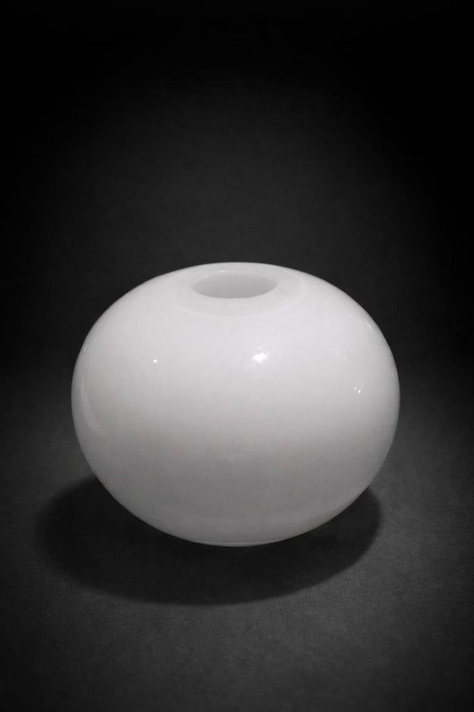 Vase en blanc opalin du designer Barbro Wesslander, Enlèvement ou Envoi